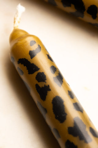 Detail image of the Set Of 4 Leopard Print Dinner Candles