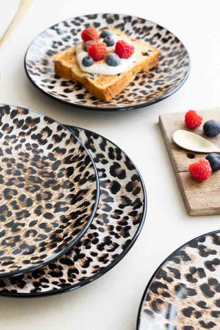 Image of the finish of the Set of 4 Natural Leopard Love Side Plates