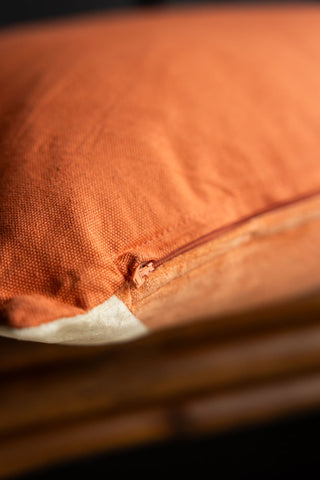 Image of the zip on the HKliving Peach & Cream Stripe Velvet Cushion