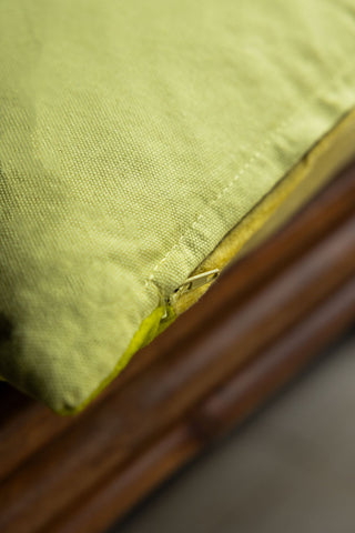 Image of the zip on the HKliving Yellow & Green Stripe Velvet Cushion