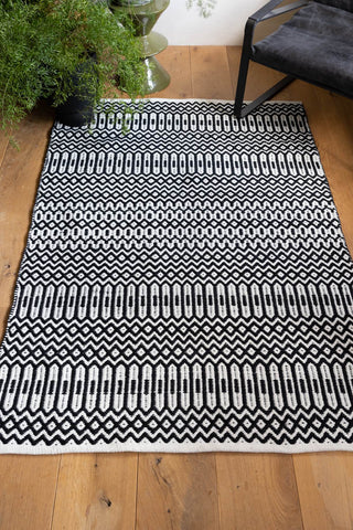 Image of the Halsey Monochrome Geometric Rug - 3 Sizes Available