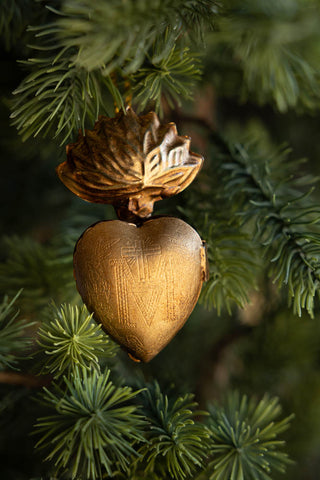 Lifestyle image of the Milagro Heart Locket Christmas Tree Decoration
