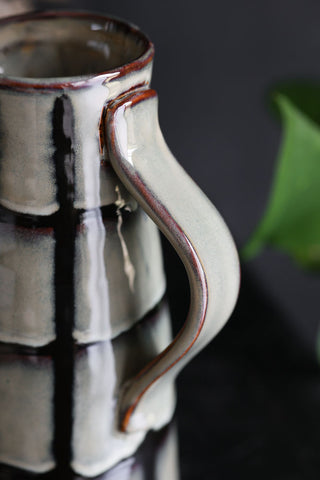 Image of the handle on the Black & White Checkered Water Jug