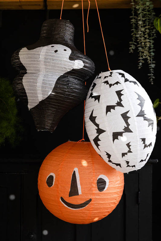 Lifestyle image of the Set of 3 Halloween Paper Lanterns