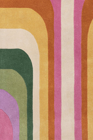 A close up of the lines and detailing on the The Romy Retro Rug in Pink.