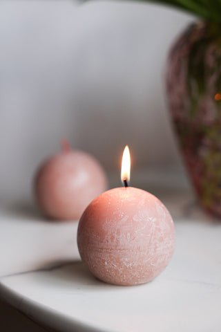 Lifestyle image of the Unique Ball Candle In Misty Pink