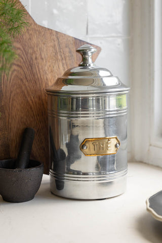 Lifestyle image of the Vintage- Style The’ Tea Tin