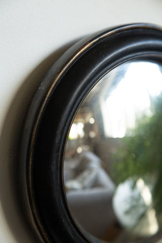 Image of the finish for the Antique Black Round Framed Medium Convex Mirror