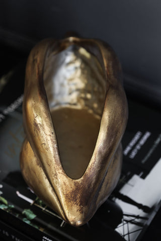 Image of the opening on the Gold Lips Short Stem Vase