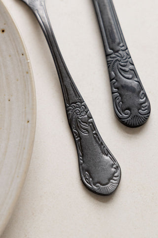 Image of the pattern on the 24-Piece Dark Silver Cutlery Set