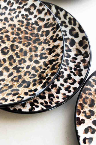 Close-up image of the Set of 4 Natural Leopard Love Side Plates