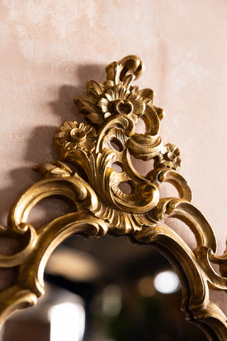 The top of the frame on the Beautiful Ornate Gold Wall Mirror. 