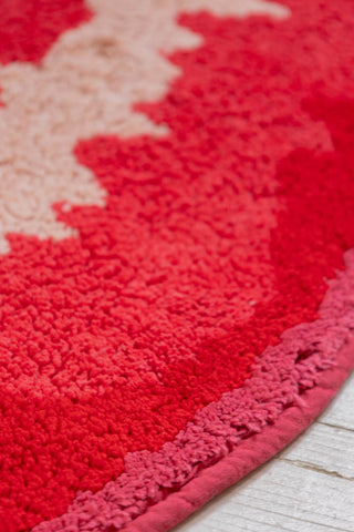 Close-up of the edge of a red lips bath mat.