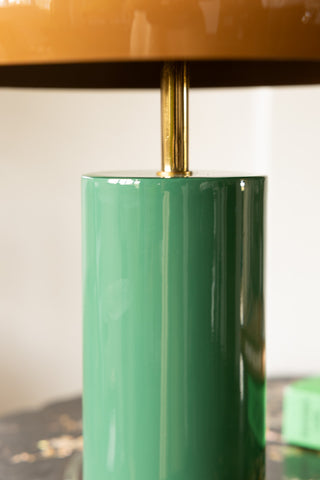 Image of the finish on the Caramel & Green Domed Table Lamp