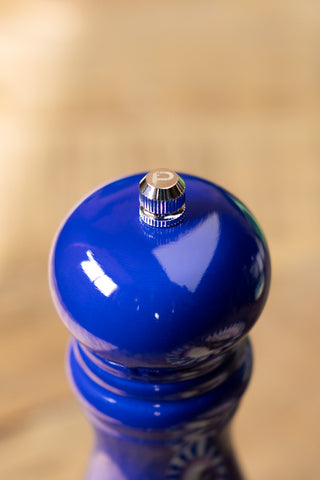 Close-up of the top of the Dark Blue Salt/Pepper Mill.