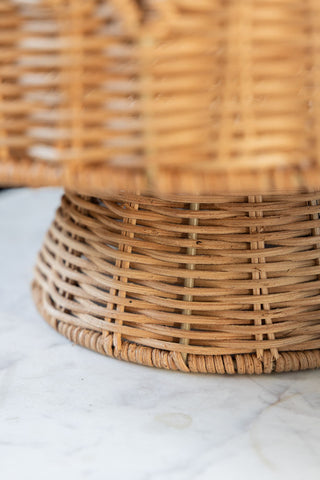 Image of the base on the Footed Round Rattan Scalloped Display Stand