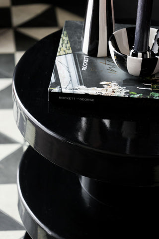 Detail of the curves of the glossy black side table
