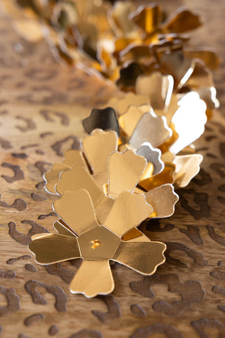 Image of the finish on the Gold Flower Garland Christmas Decoration