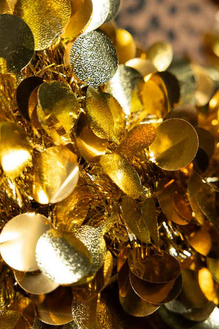 Detail of the gold disc sequin-style embellishment on the Gold Tinsel Sparkle Christmas Wreath. 