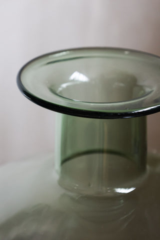 Image of the finish for the Green Glass Apothecary Bottle