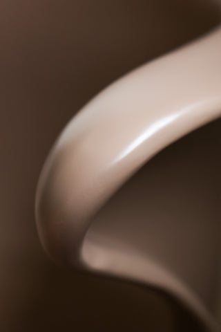 Image of the finish on the HKliving Mocha Dining Chair