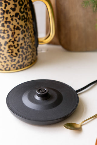 Image showing the electrical base on the Fabulous Leopard Print Kettle. 