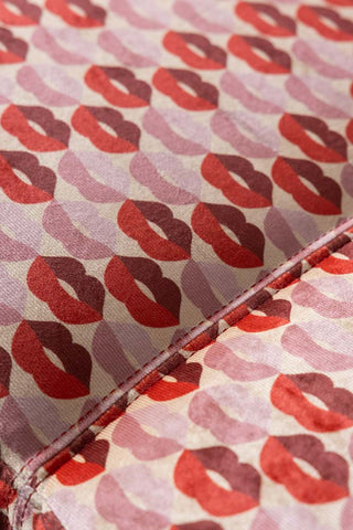 Close-up of the fabric of the Lips Print Velvet Lips Sofa.