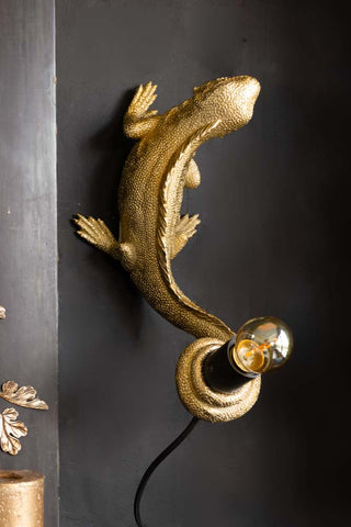 Image of the finish for the Gold Lizard Table/Wall Light