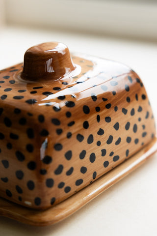Image of the pattern on the Painted Leopard Print Butter Dish