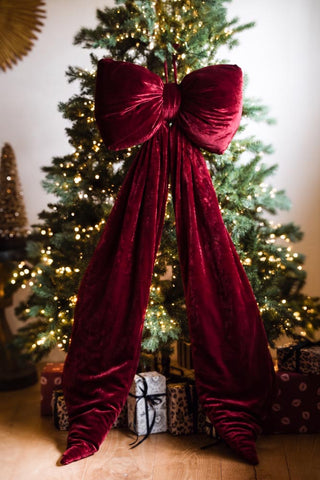 image of the oversized red bow on a Christmas tree. 
