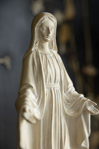 Close-up image of the Santa Maria Statue Ornament