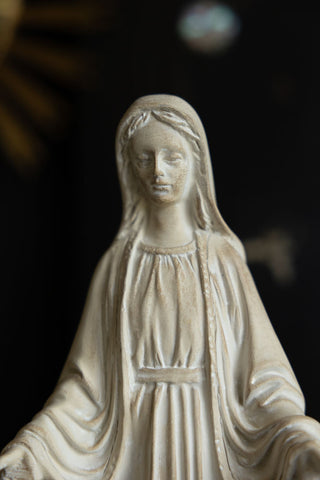 Image of the finish on the Santa Maria Statue Ornament