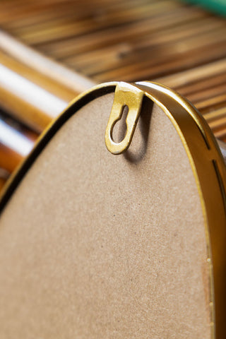 The fixing on the back of the Set of 2 Framed Oval Chinoiserie Wall Hangings. 