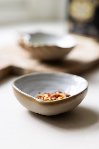 Image of the finish for the Set Of 2 Shell Salt & Pepper Bowls