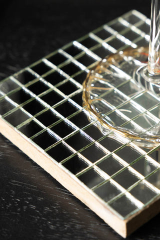 The mirror tile detailing on the Set of 4 Silver Disco Mosaic Coasters. 