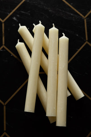Detail image of the Set of 6 Dinner Candles In Ivory