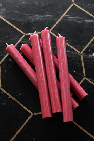 Close-up image of the Set of 6 Dinner Candles In Pink