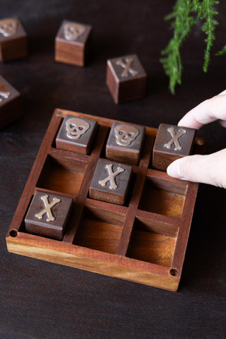 Image of the Skull & Bones Tic Tac Toe Board Game
