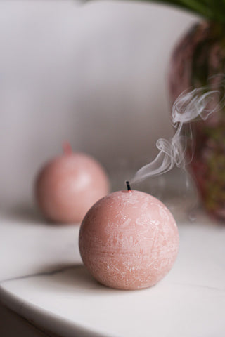 Detail image of the Unique Ball Candle In Misty Pink