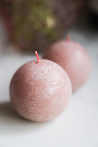 Image of the Unique Ball Candle In Misty Pink