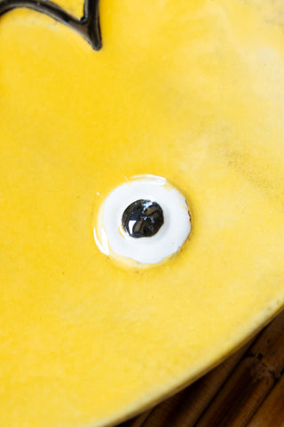 Detail image of the Yellow Fish Display Dish