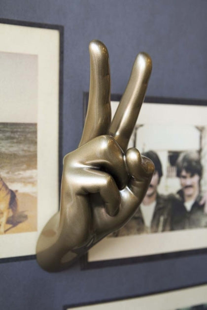 Hand coat hook in shape of Peace sign – Thelermont Hupton