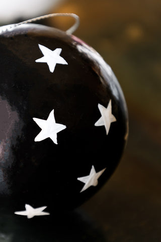 Detail image of the Black Christmas Decoration With White Stars