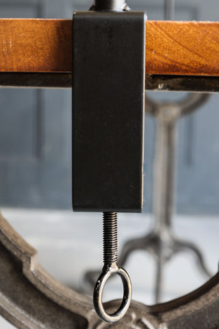 Image of the table clamp on the Extendable Up & Over Table Clamp