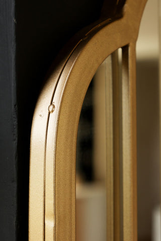 Image of the top of the frame on the Gatsby Inspired Gold Indoor/Outdoor Mirror