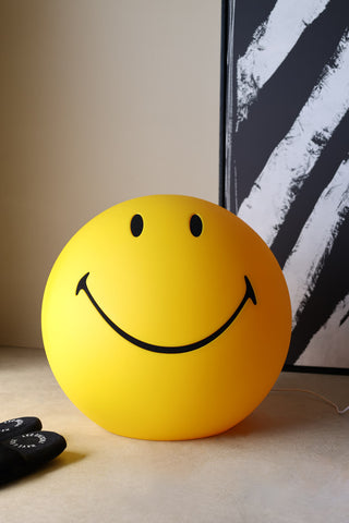 Lifestyle image of the Smiley Floor Lamp