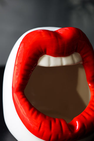 Image of the finish for the Red Lips Ashtray