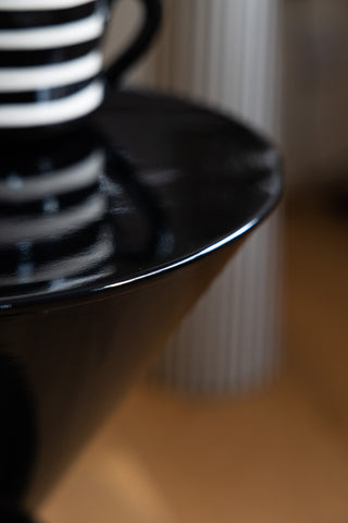 Image of the finish for the Memphis Cone Black Side Table