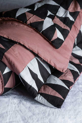 Image of the pattern for the King Size Pink & Black Geometric Pattern Quilt