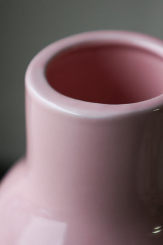 Image of the neck on the Pink Ceramic Vase With Luscious Red Lips